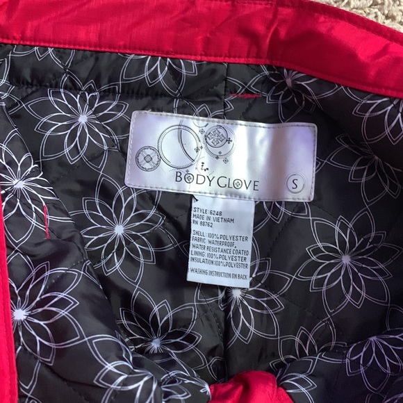 Brand new body glove snow pants, never worn too tight on my butt😂 very cheap - Picture 3 of 3